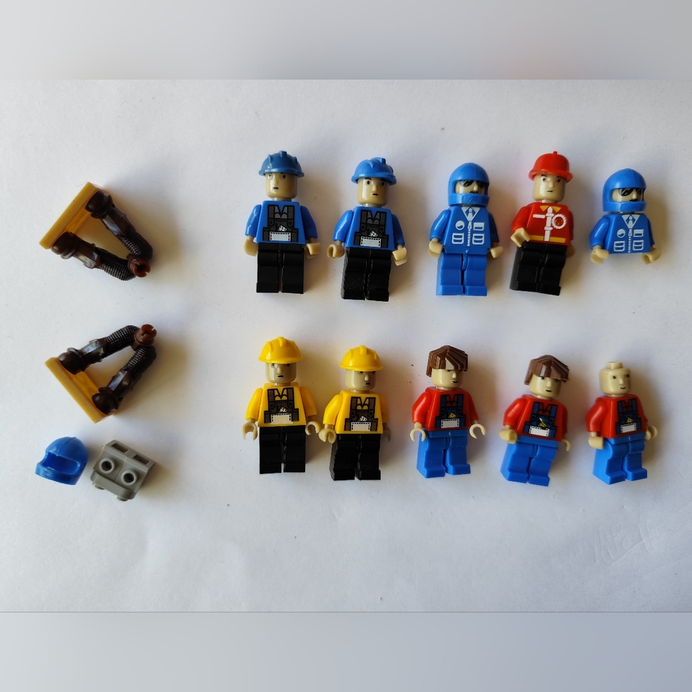 3/$30💜Best-Lock Minifigure Lot of 10